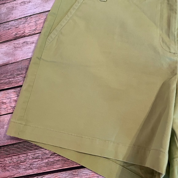 Crown & Ivy Women's Green Shorts Size 16 - Picture 4 of 8